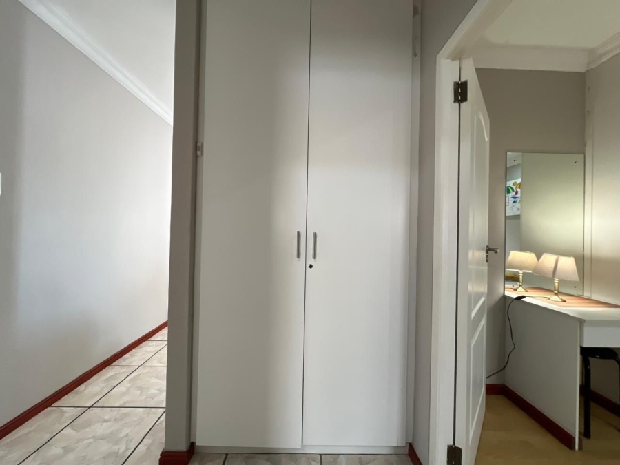 To Let 5 Bedroom Property for Rent in Mykonos Western Cape